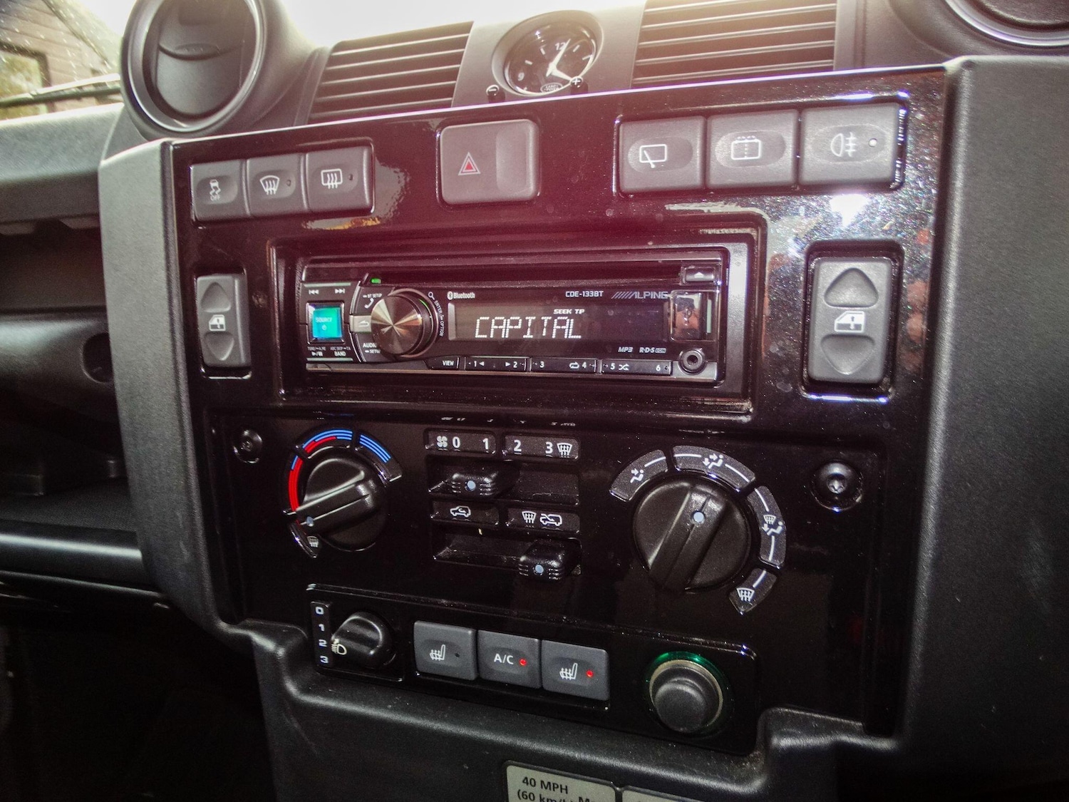 Used Land Rover Defender 90 2015 for sale - 76659064: Photo 21