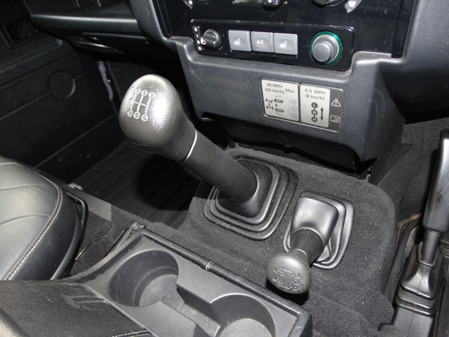 Used Land Rover Defender 90 2015 for sale - 76659064: Photo 22