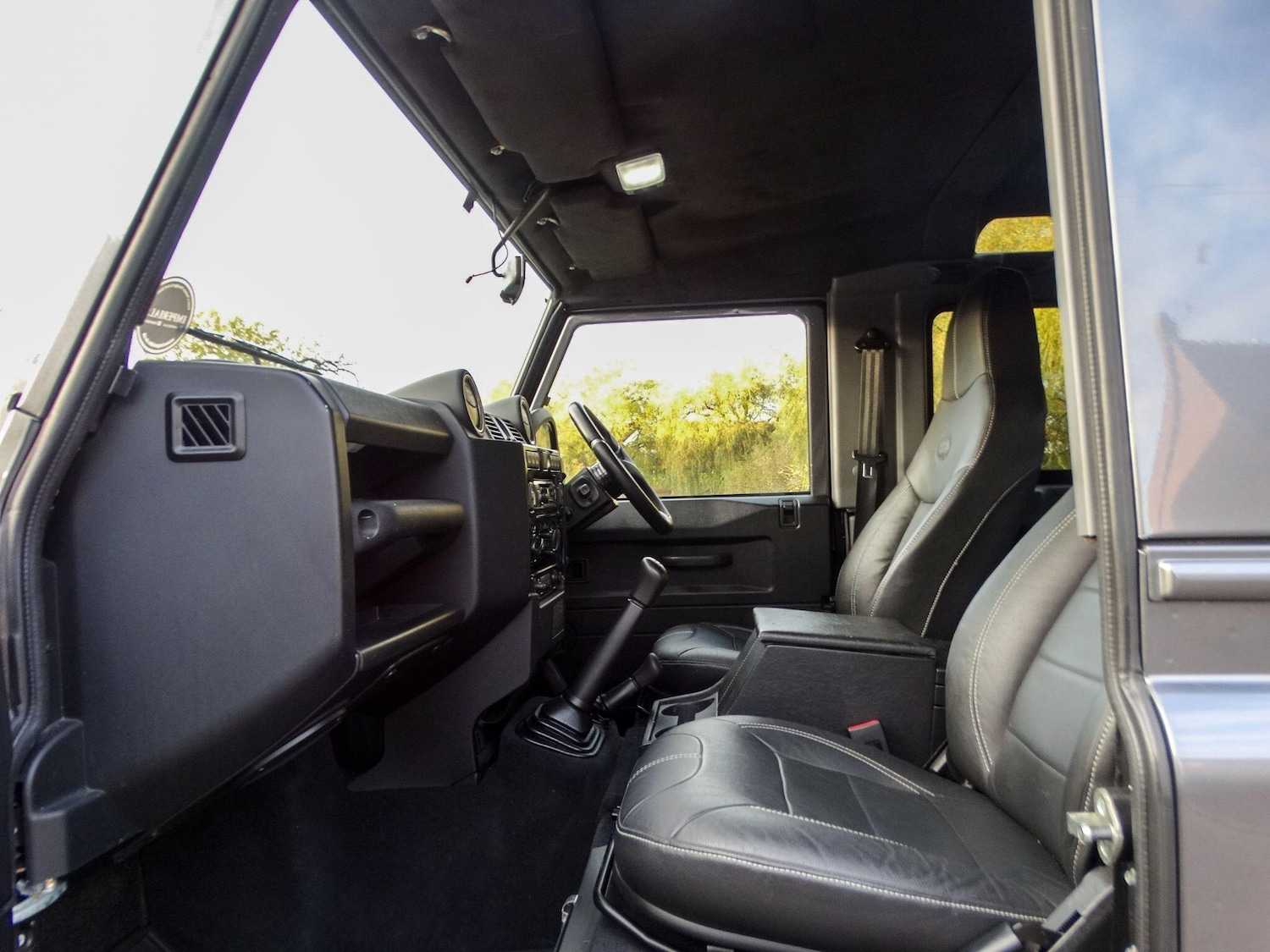 Used Land Rover Defender 90 2015 for sale - 76659064: Photo 3