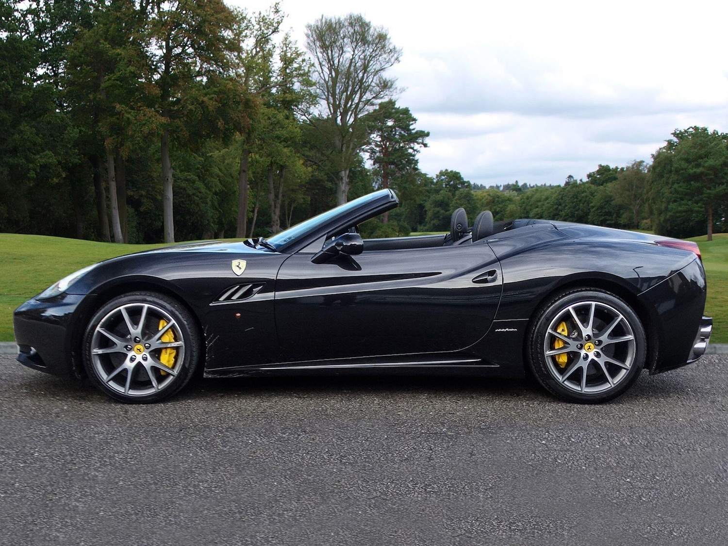 Used Ferrari California 2010 for sale - 76585035: Photo 2