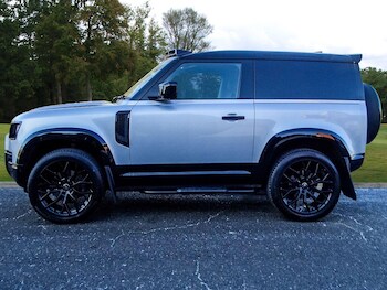 Used Land Rover Defender 2021 for sale - 77570459: Photo