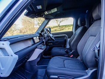 Used Land Rover Defender 2021 for sale - 77570459: Photo