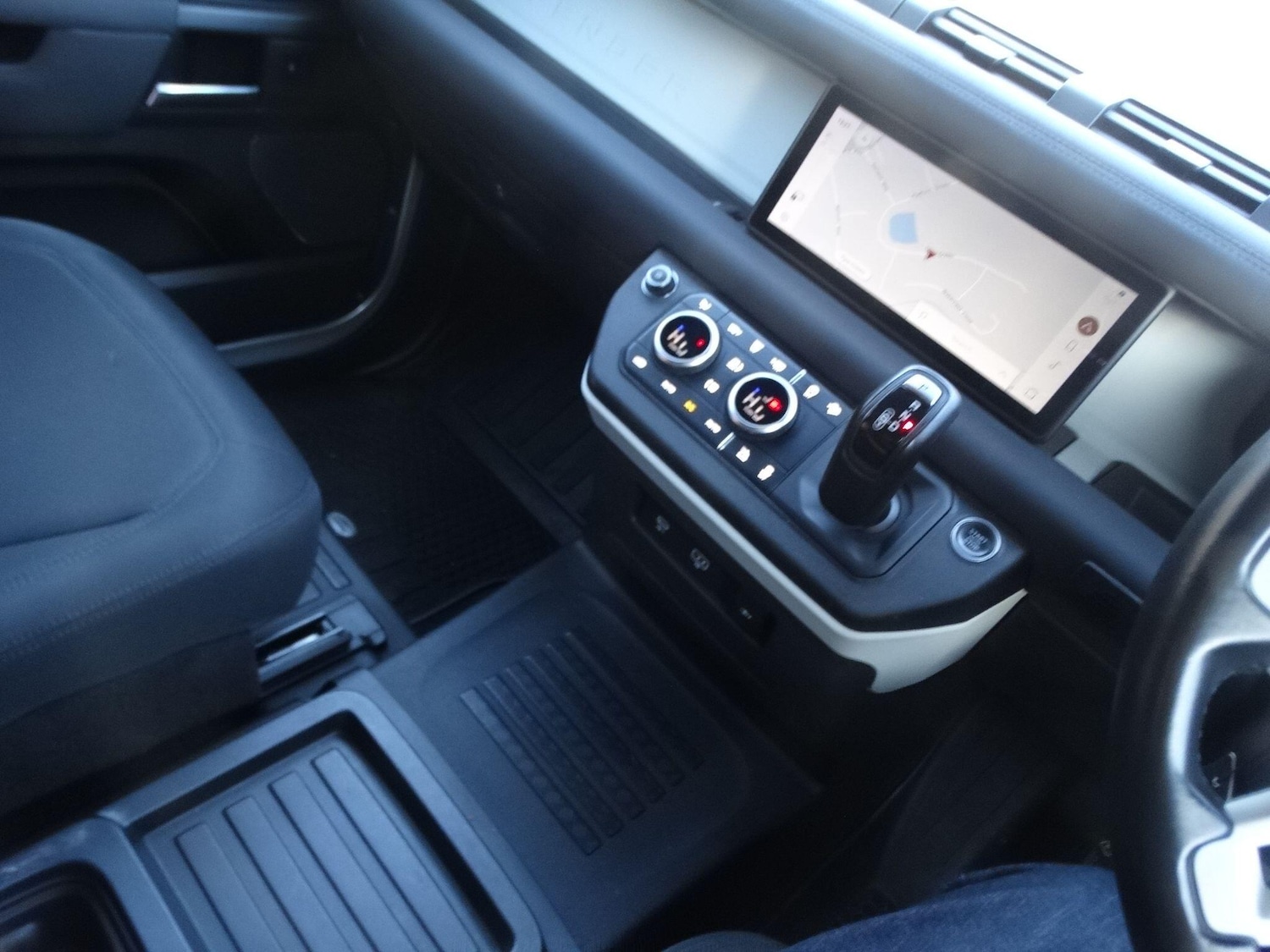 Used Land Rover Defender 2021 for sale - 77570459: Photo 6