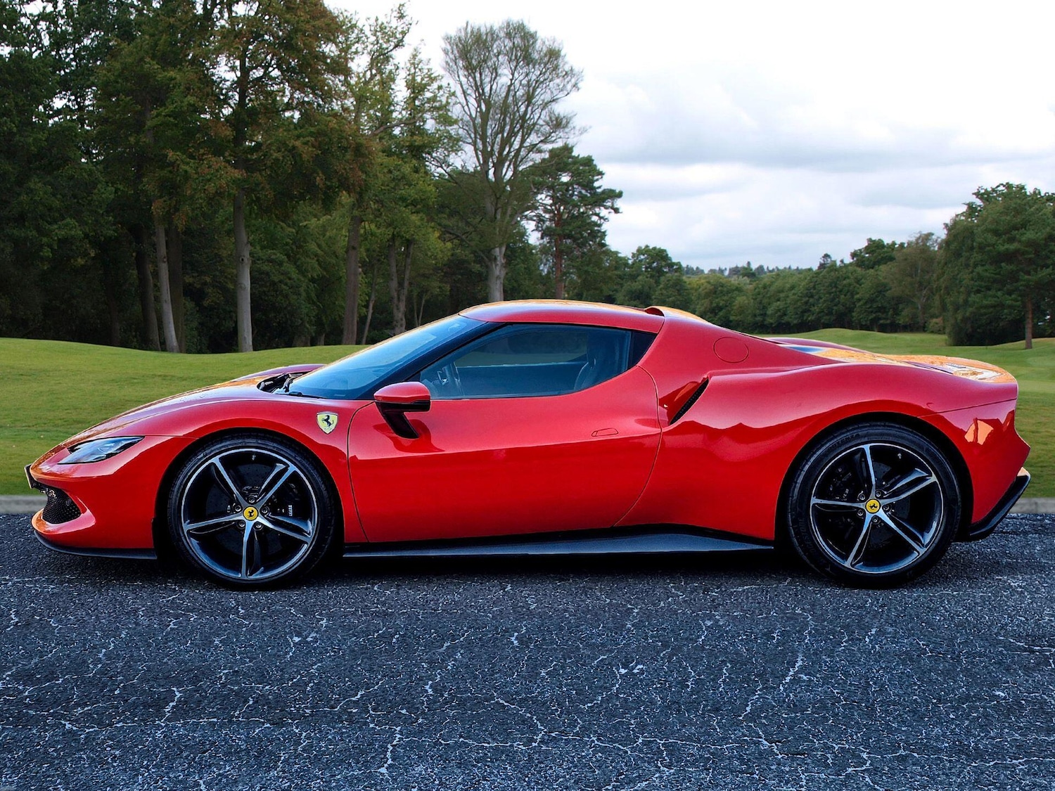 Used Ferrari 296 GTB 2022 for sale - 77130932: Photo 2