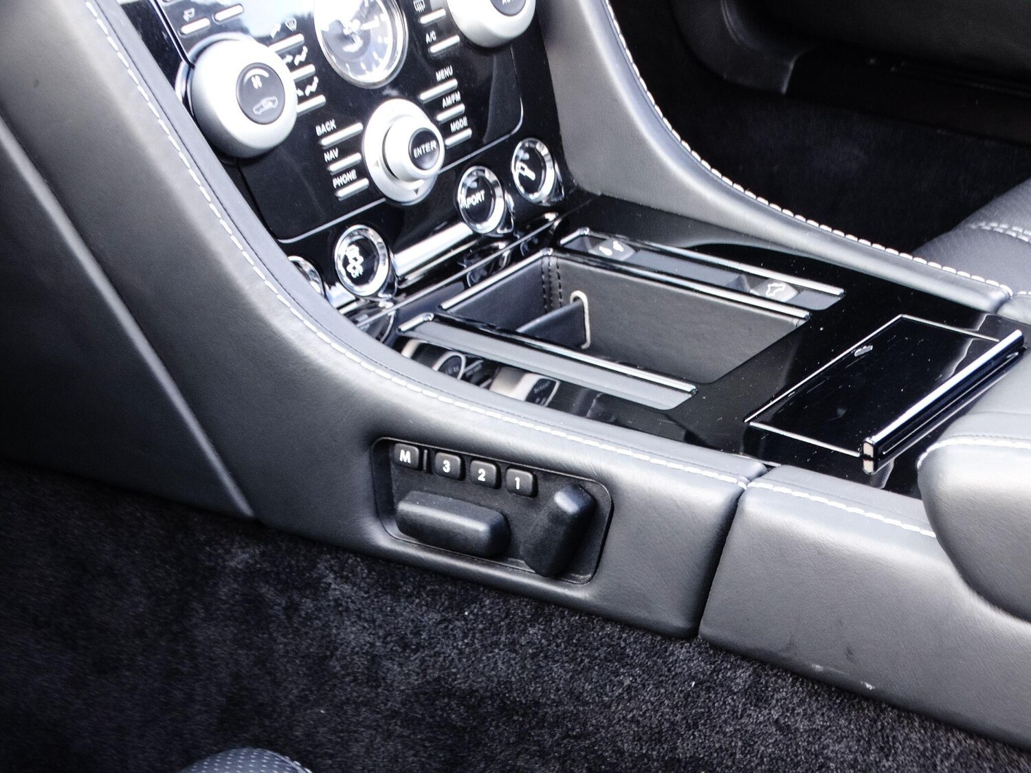 Used Aston Martin DB9 2011 for sale - 77441147: Photo 14