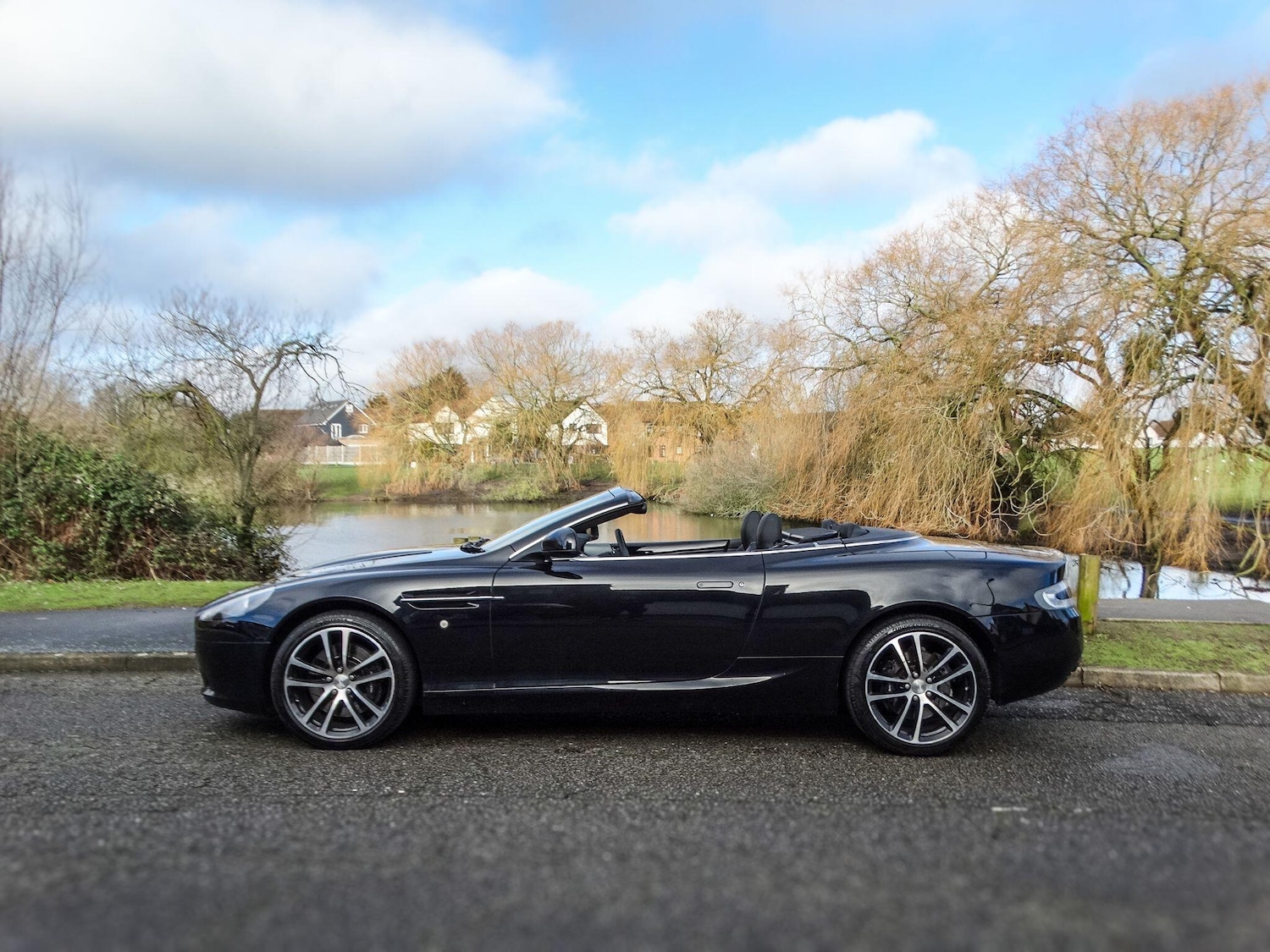 Used Aston Martin DB9 2011 for sale - 77441147: Photo 2