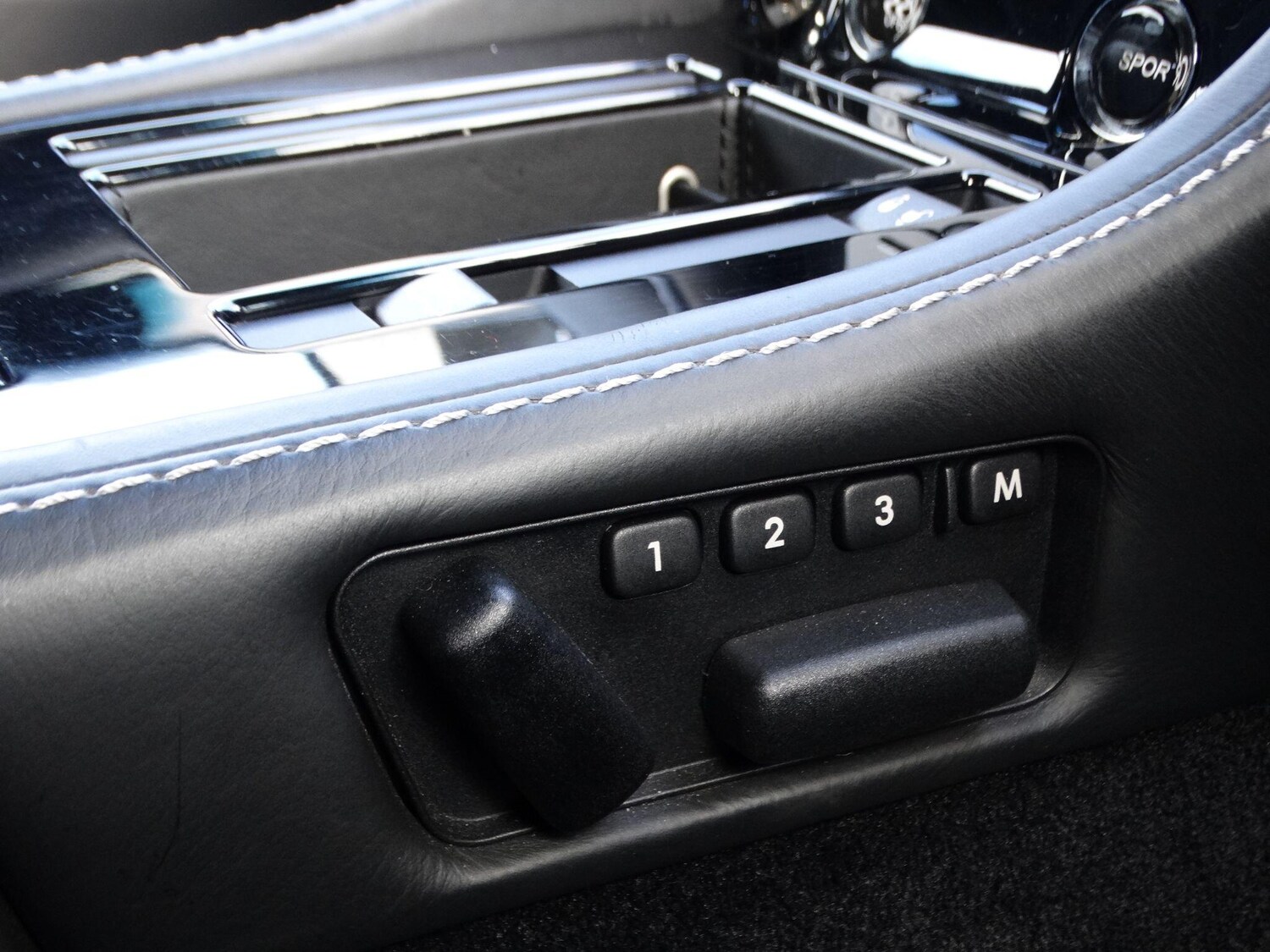 Used Aston Martin DB9 2011 for sale - 77441147: Photo 21