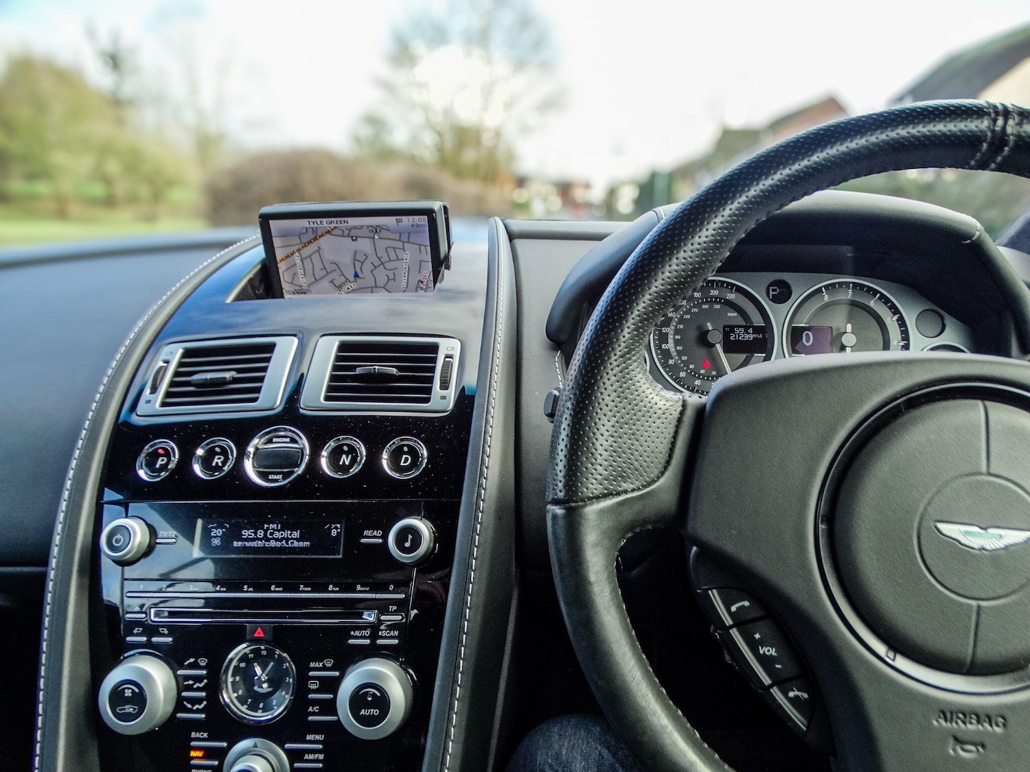 Used Aston Martin DB9 2011 for sale - 77441147: Photo 8