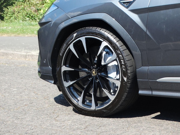 Used Lamborghini Urus 2019 for sale - 74654168: Photo 5