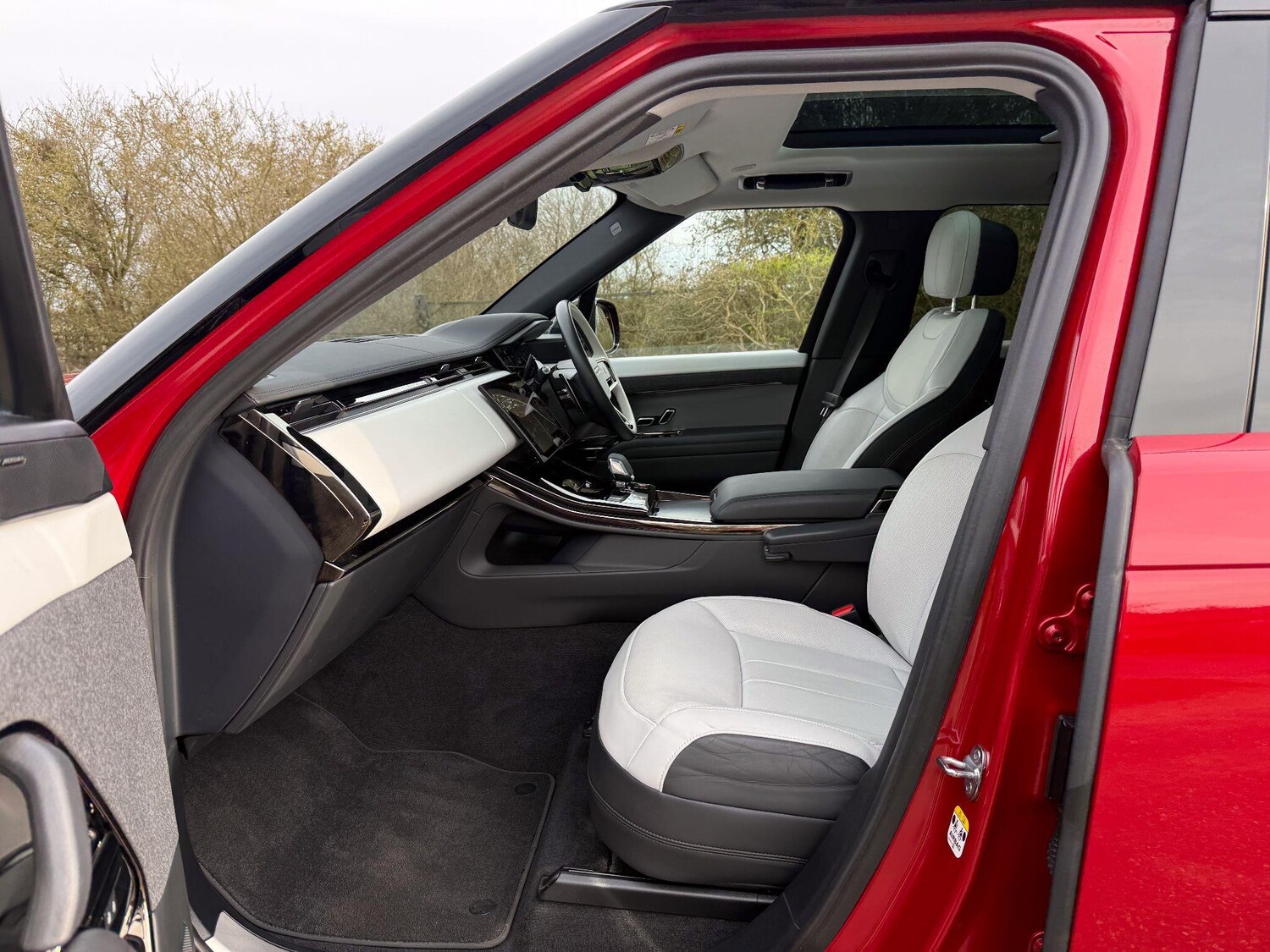 Used Land Rover Range Rover Sport 2024 for sale - 77883193: Photo 3