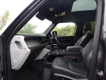 Used Land Rover Defender 110 2023 for sale - 75990860: Photo