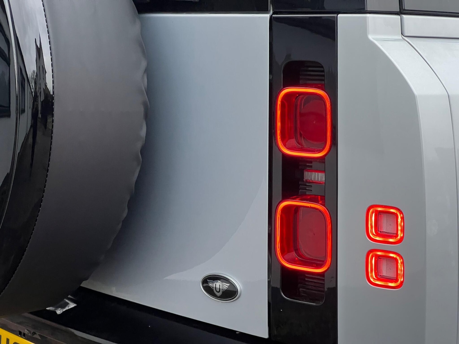 Used Land Rover Defender 90 2024 for sale - 76975419: Photo 11