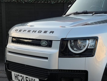 Used Land Rover Defender 90 2024 for sale - 76975419: Photo