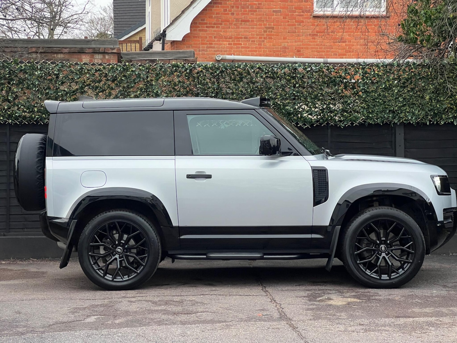 Used Land Rover Defender 90 2024 for sale - 76975419: Photo 5