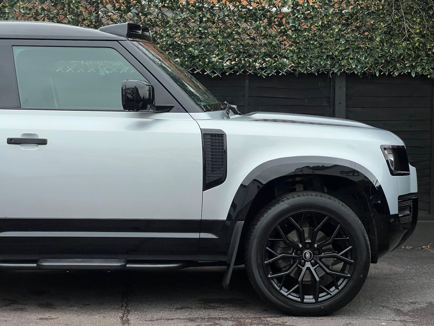 Used Land Rover Defender 90 2024 for sale - 76975419: Photo 6