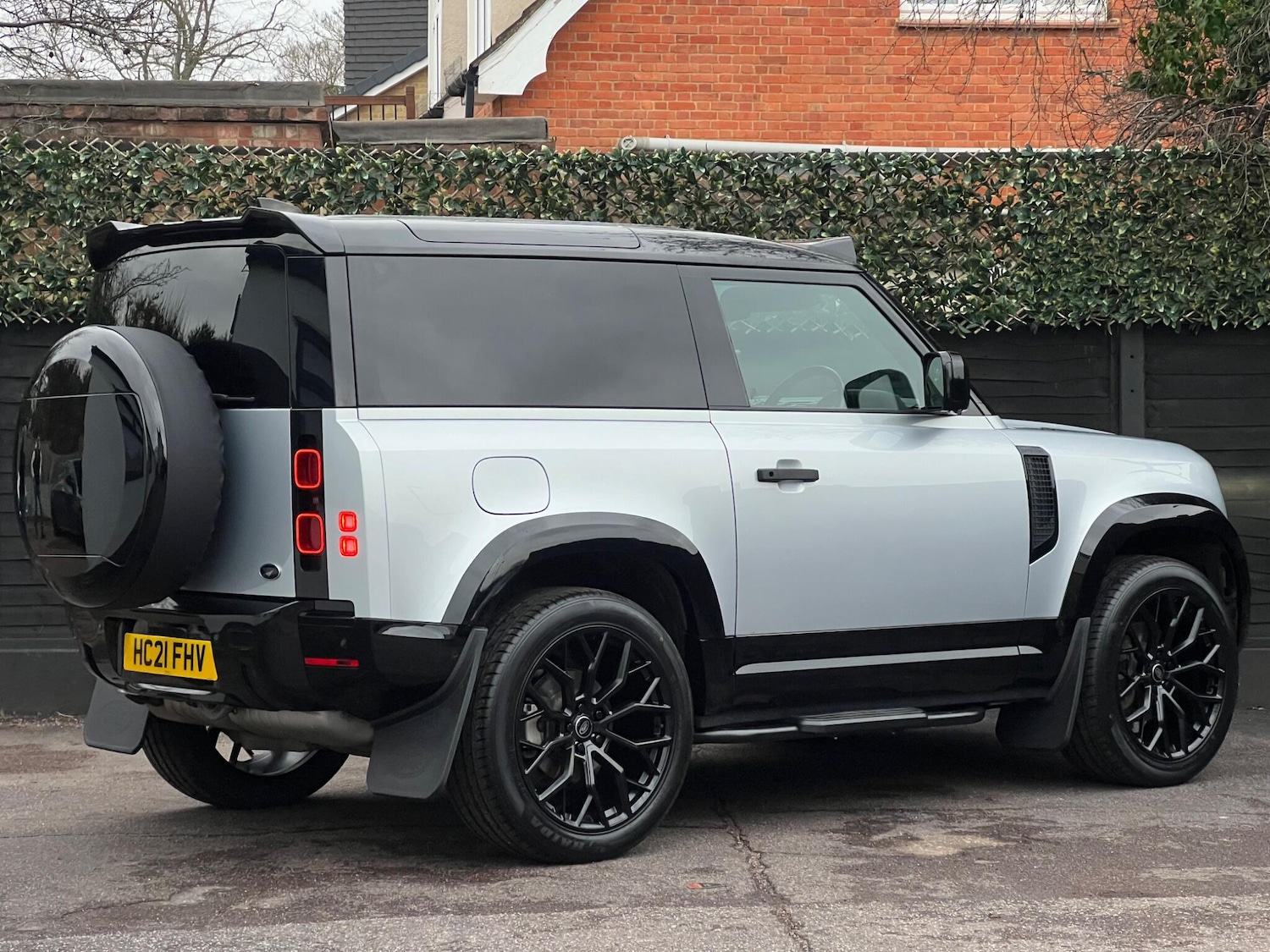 Used Land Rover Defender 90 2024 for sale - 76975419: Photo 8