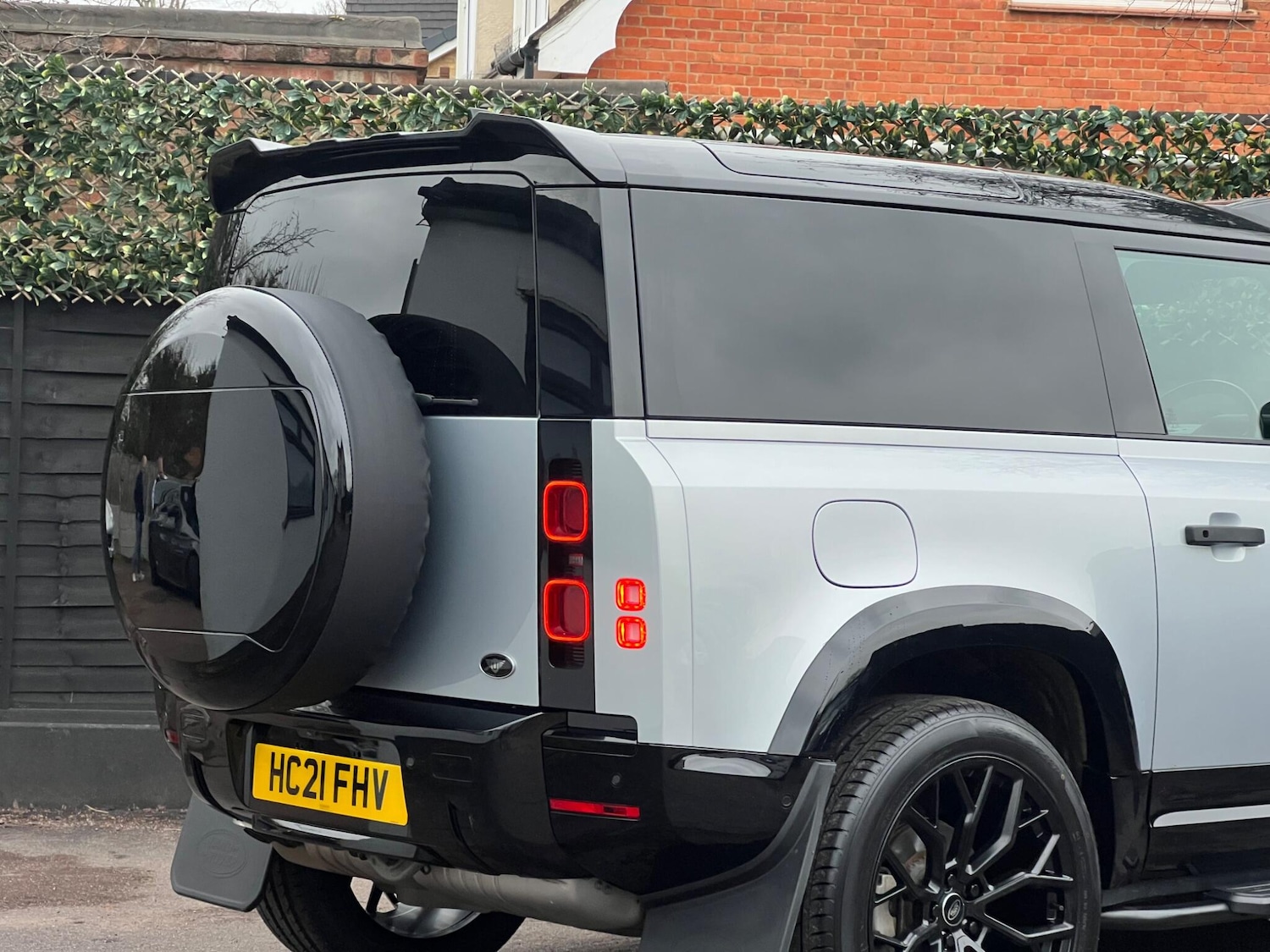 Used Land Rover Defender 90 2024 for sale - 76975419: Photo 9