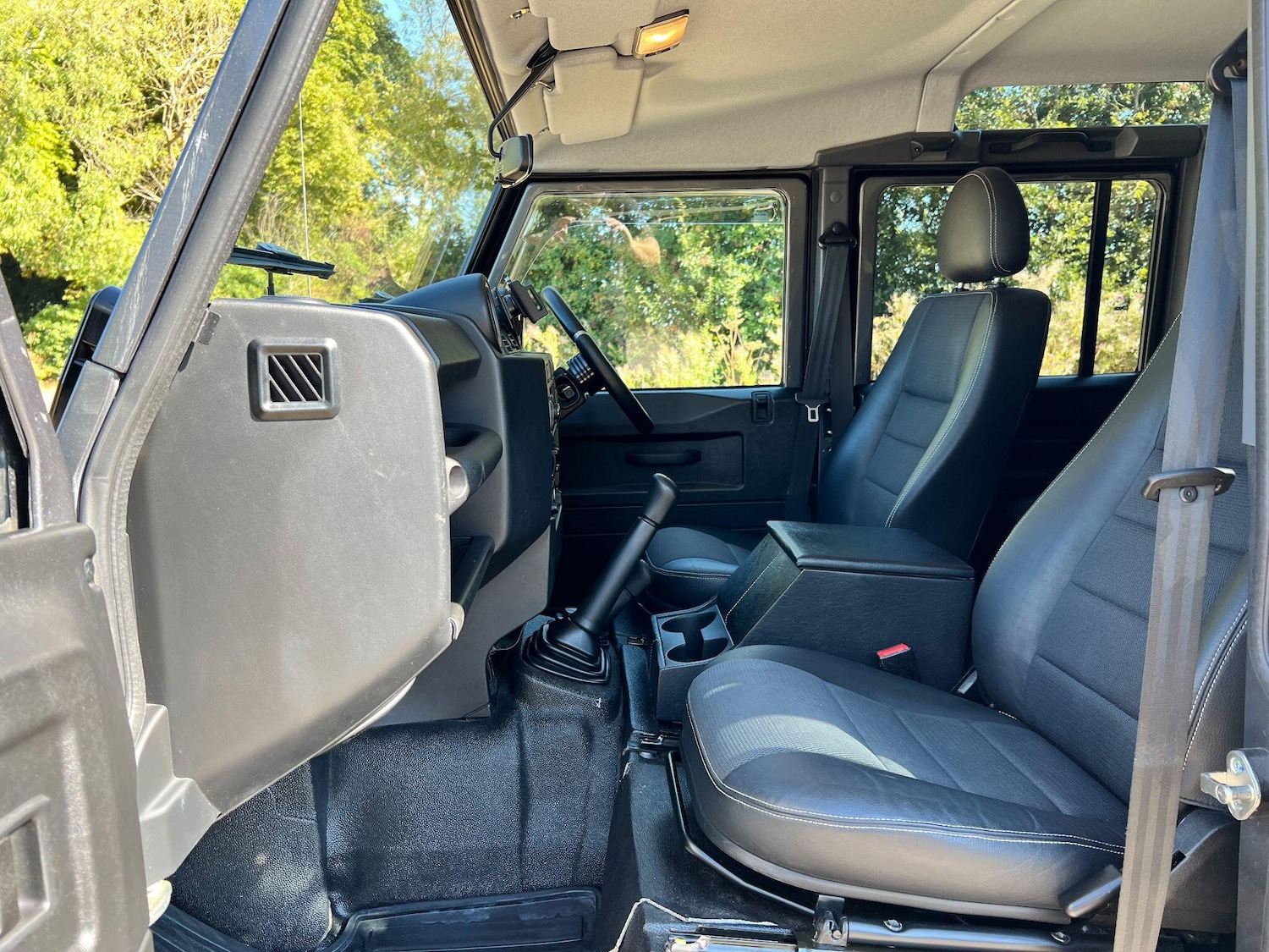 Used Land Rover Defender 2014 for sale - 76584859: Photo 3