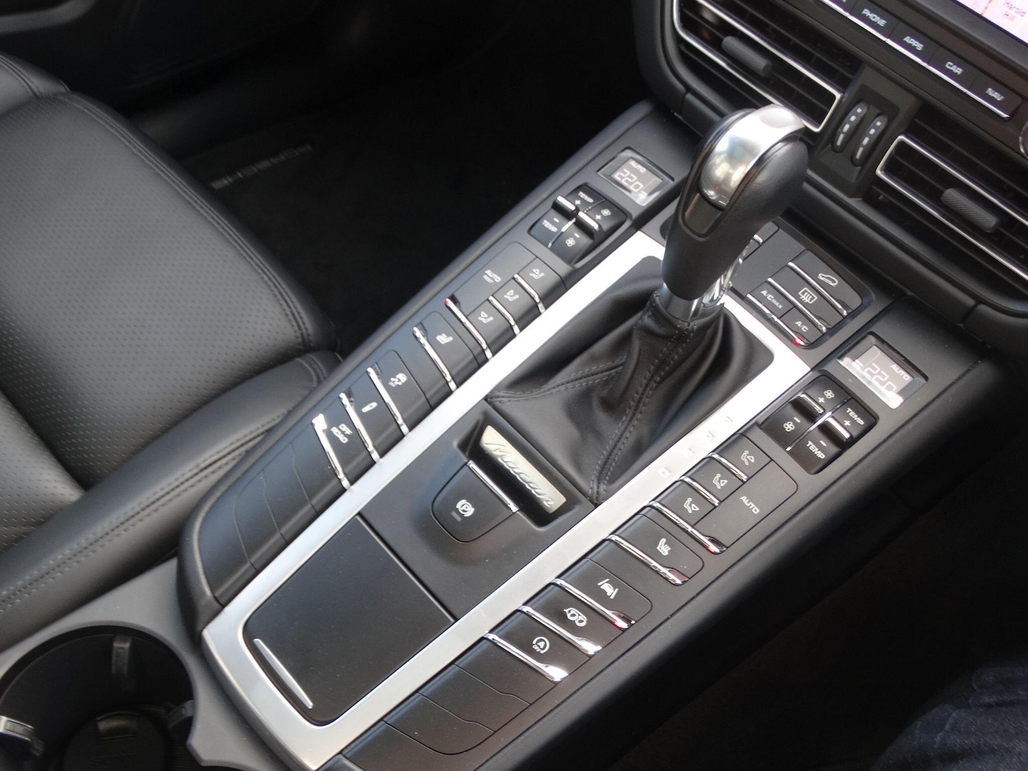 Used Porsche Macan 2020 for sale - 76239415: Photo 30