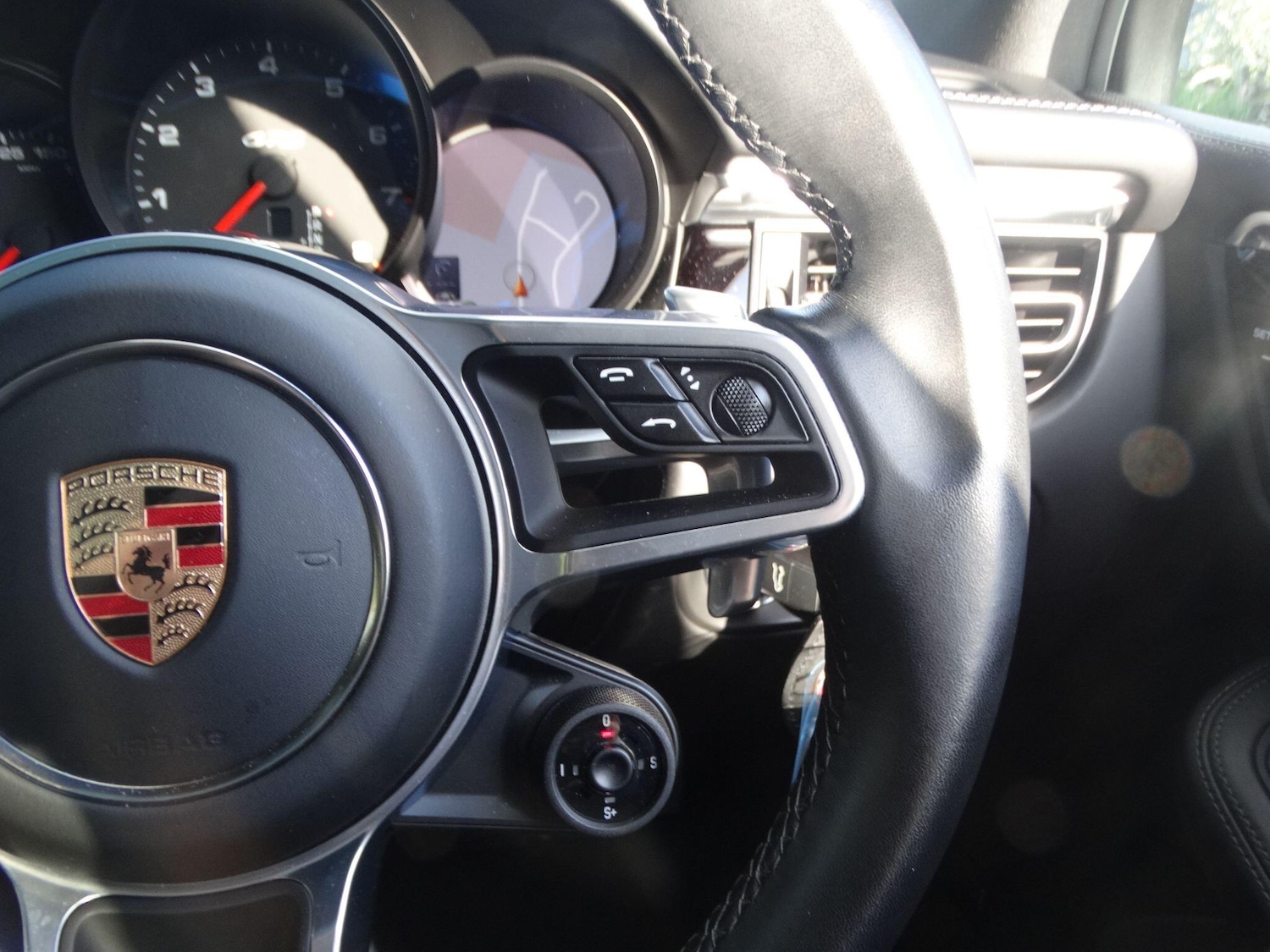 Used Porsche Macan 2020 for sale - 76239415: Photo 36