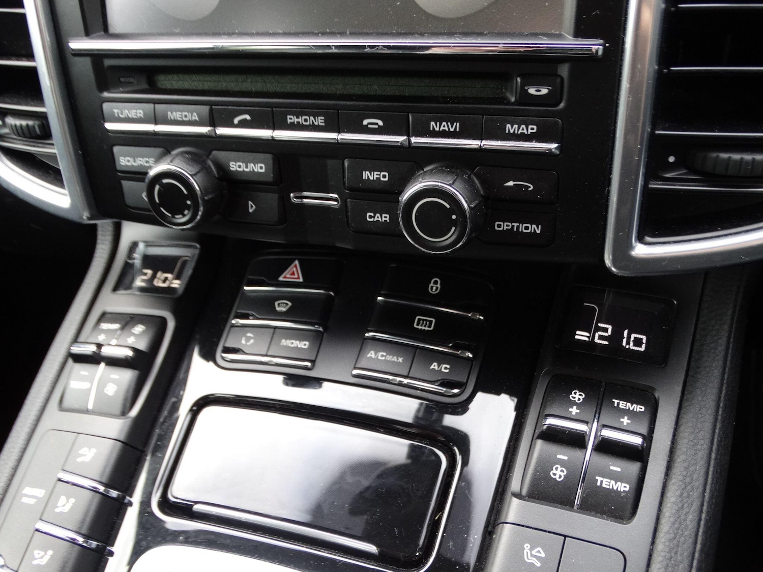 Used Porsche Cayenne 2012 for sale - 76993075: Photo 24