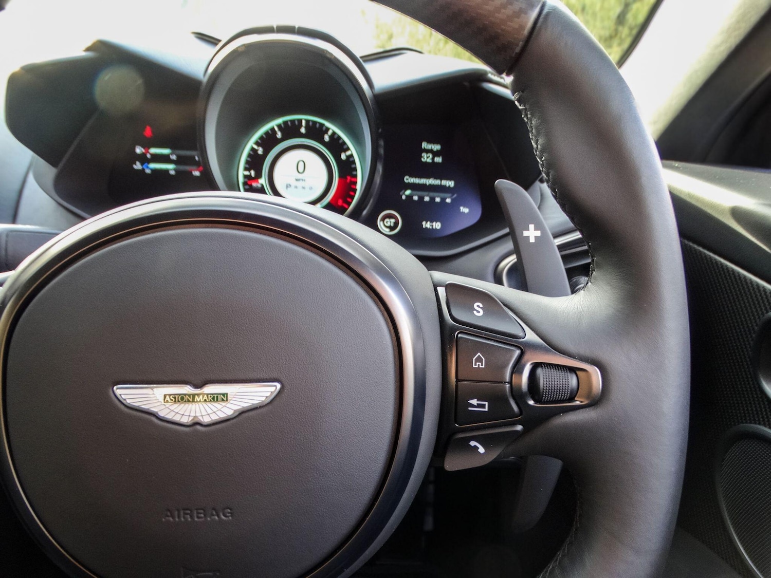 Used Aston Martin DBS for sale - 76781533: Photo 27