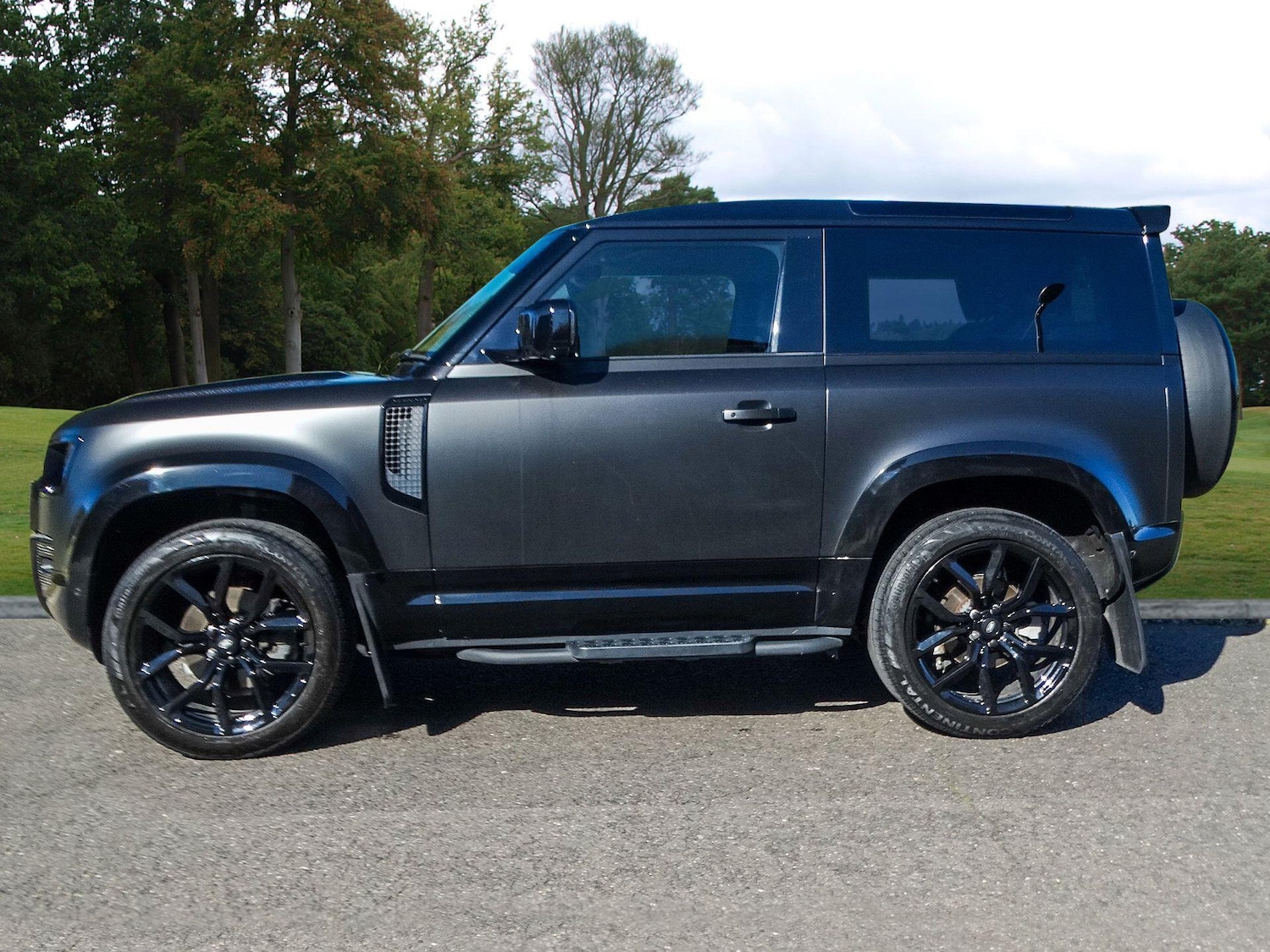 Used Land Rover Defender 90 for sale - 76152604: Photo 2