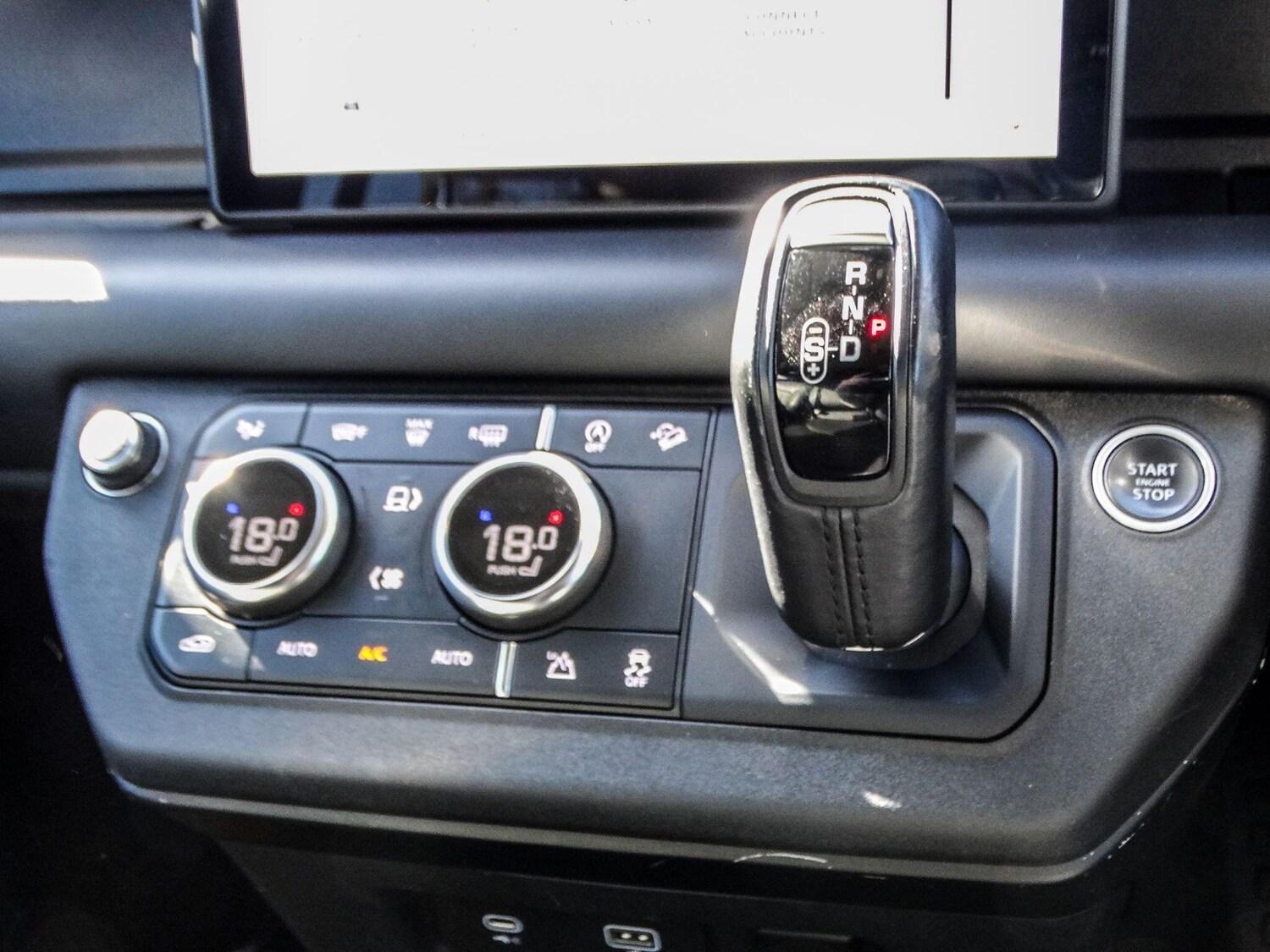 Used Land Rover Defender 90 for sale - 76152604: Photo 31