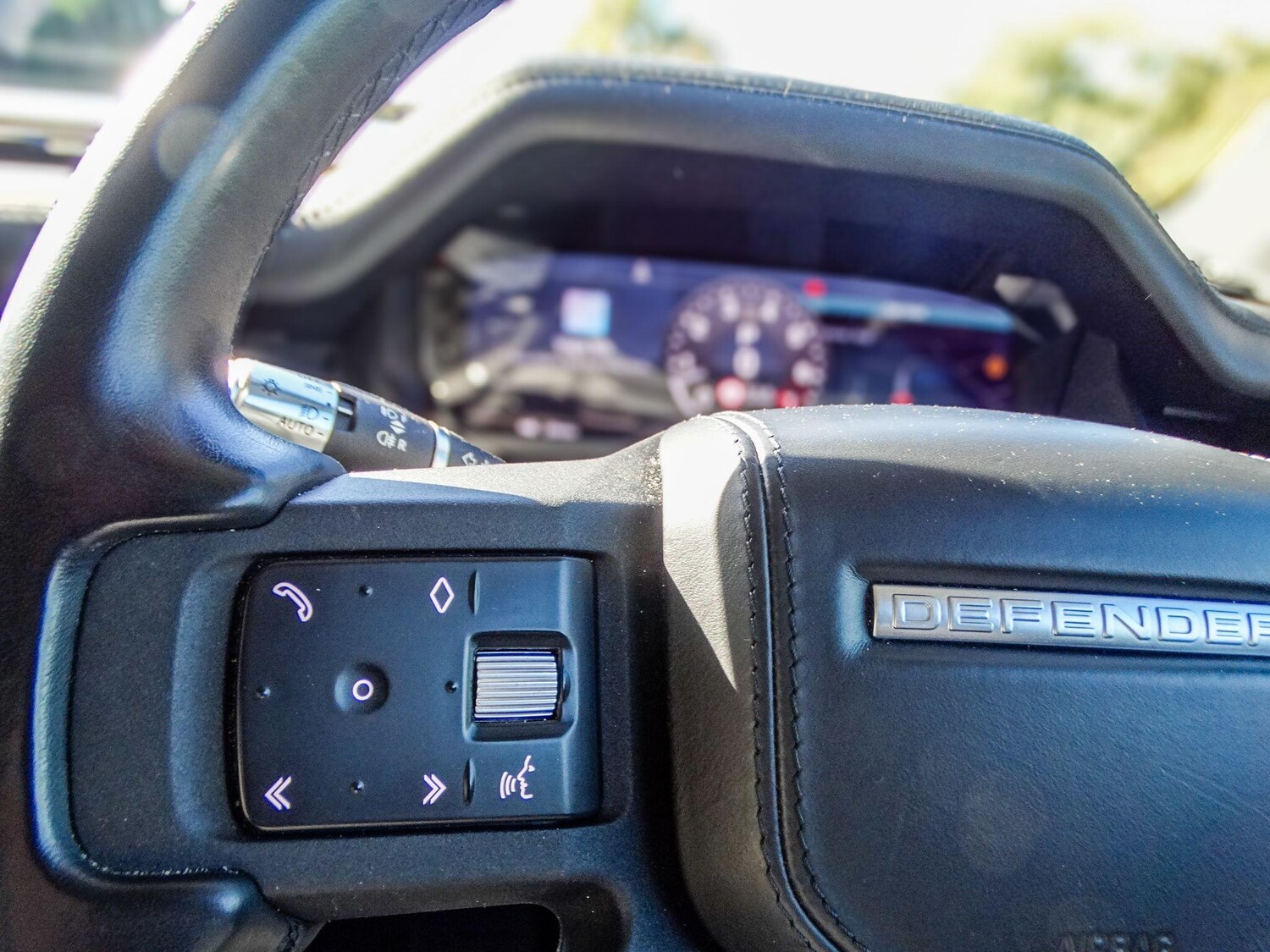 Used Land Rover Defender 90 for sale - 76152604: Photo 32