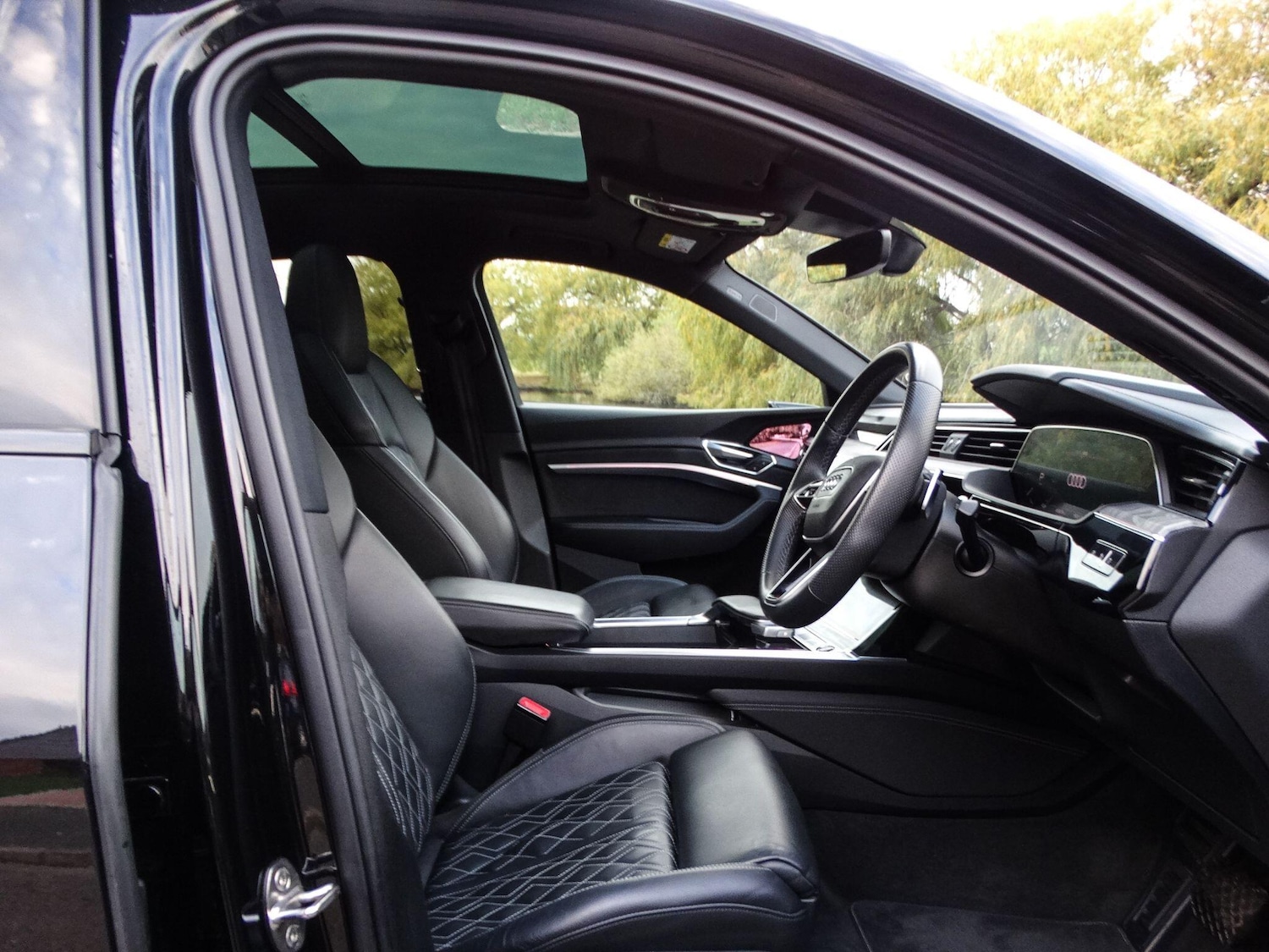 Used Audi e-tron 2023 for sale - 76485503: Photo 16