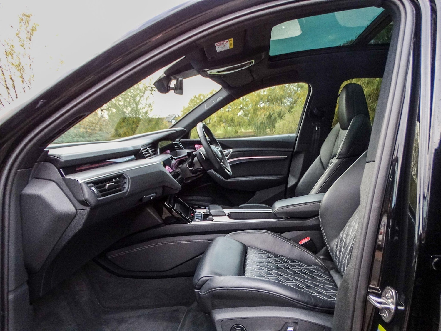 Used Audi e-tron 2023 for sale - 76485503: Photo 3