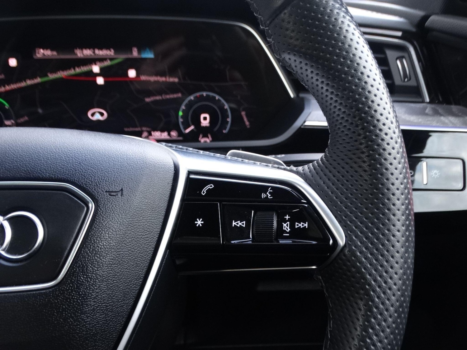 Used Audi e-tron 2023 for sale - 76485503: Photo 31