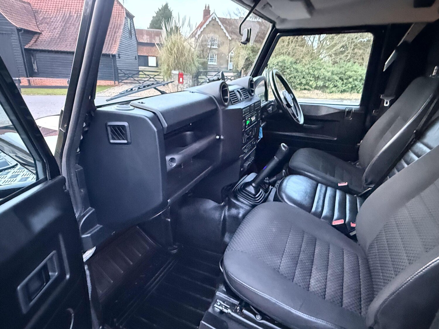 Used Land Rover Defender 90 2011 for sale - 77387289: Photo 11