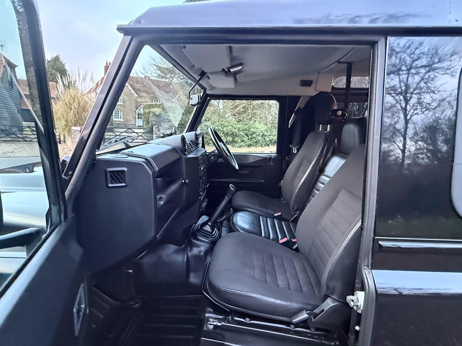 Used Land Rover Defender 90 2011 for sale - 77387289: Photo 3