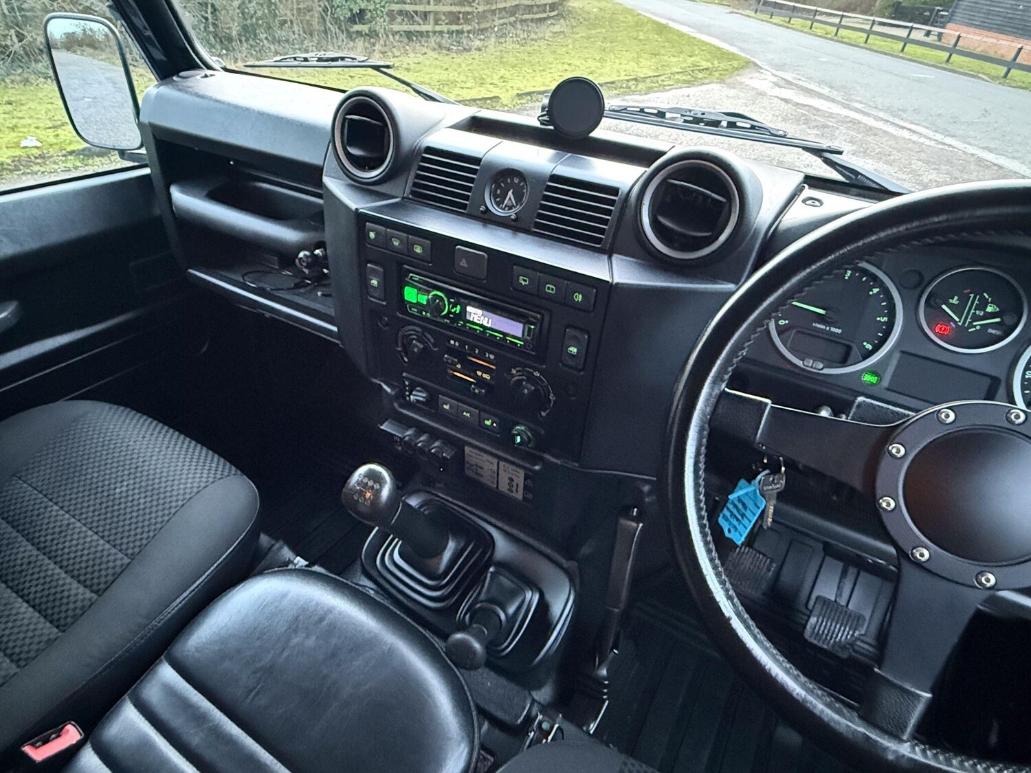 Used Land Rover Defender 90 2011 for sale - 77387289: Photo 6