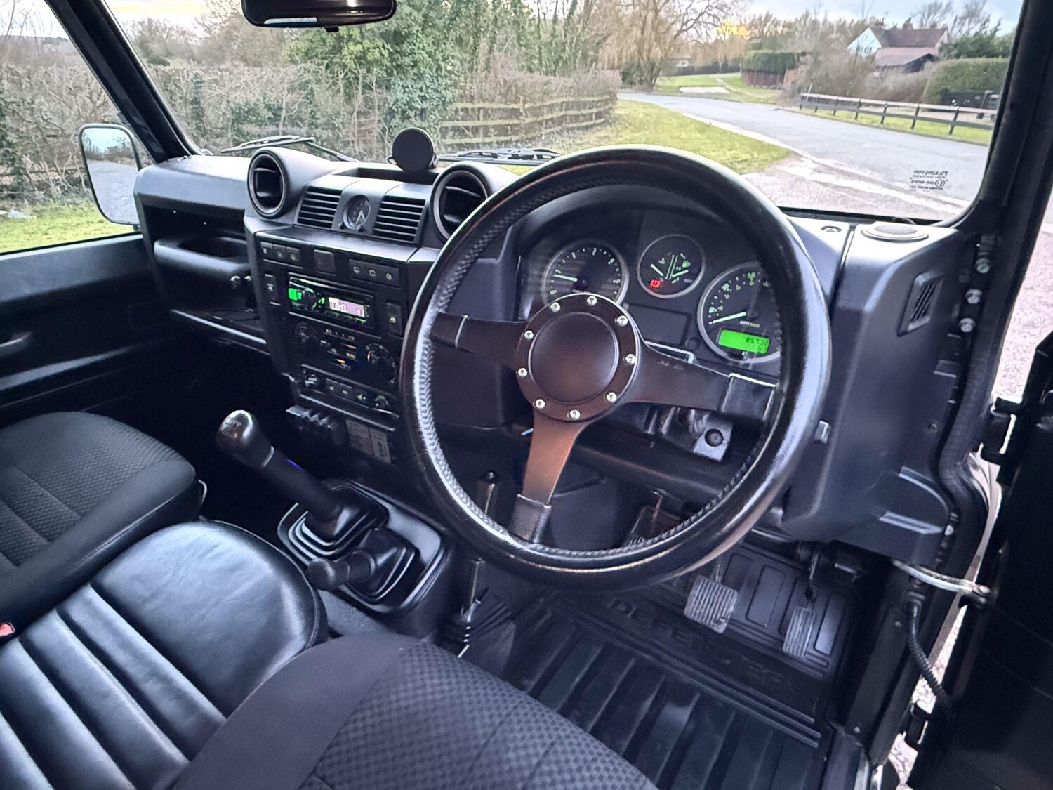 Used Land Rover Defender 90 2011 for sale - 77387289: Photo 8