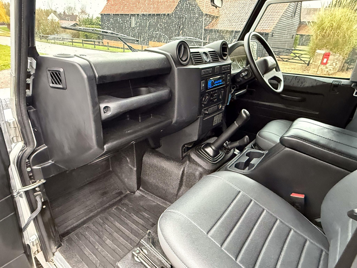 Used Land Rover Defender 110 2016 for sale - 76786810: Photo 11