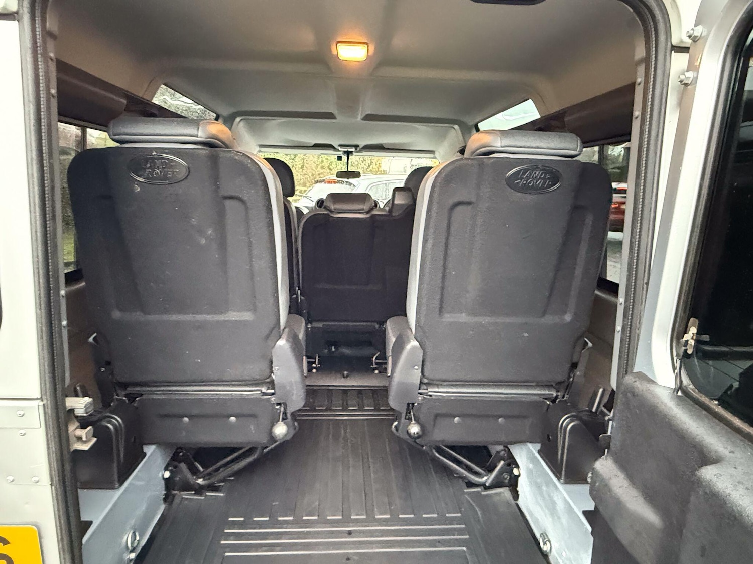 Used Land Rover Defender 110 2016 for sale - 76786810: Photo 16