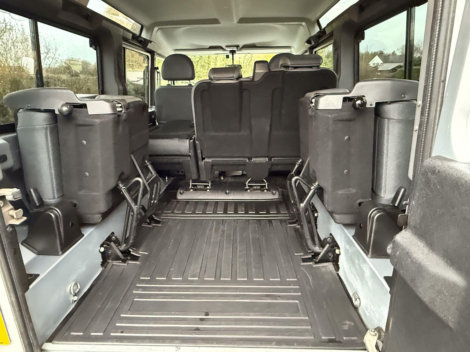 Used Land Rover Defender 110 2016 for sale - 76786810: Photo 17