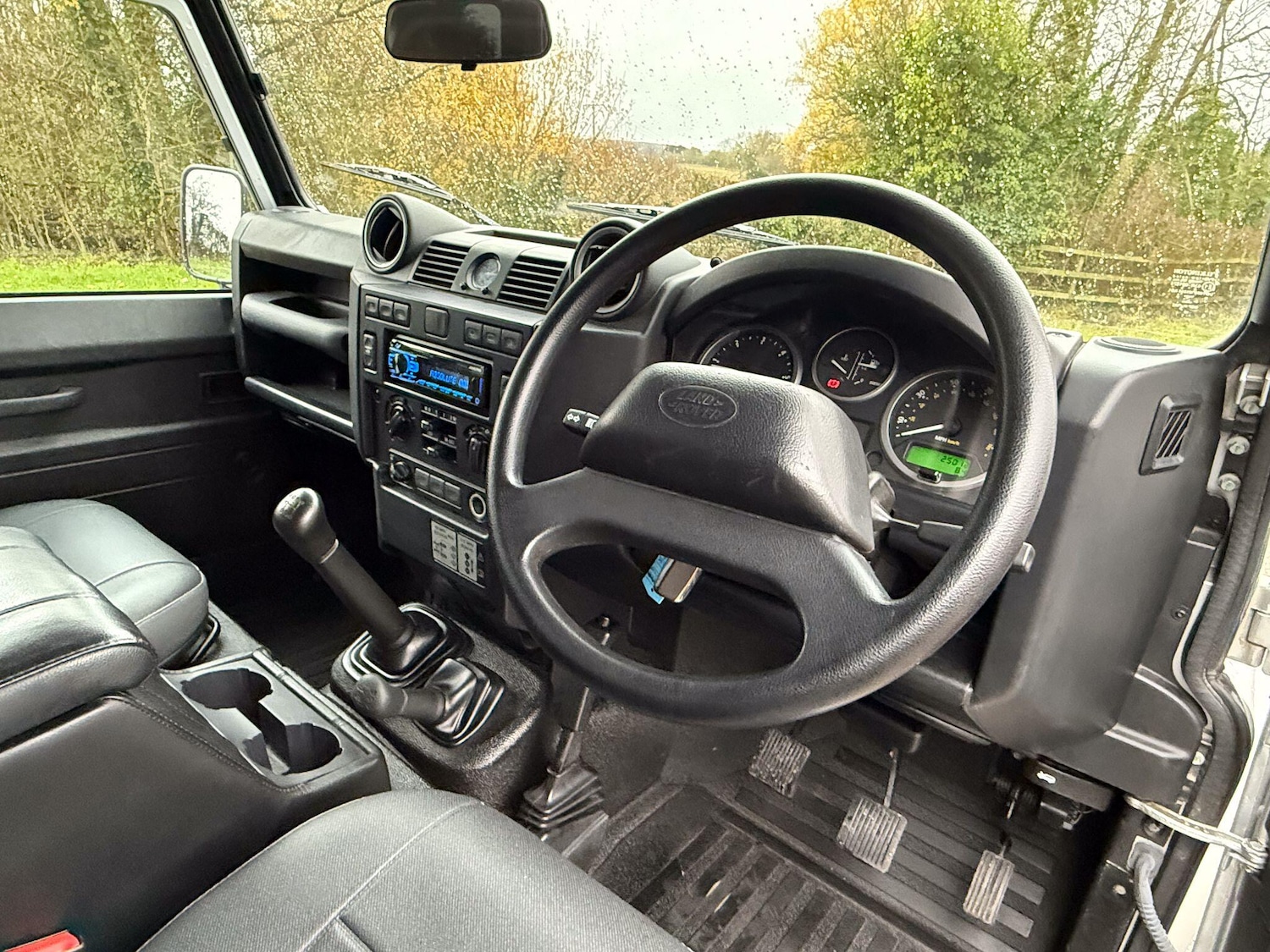 Used Land Rover Defender 110 2016 for sale - 76786810: Photo 18