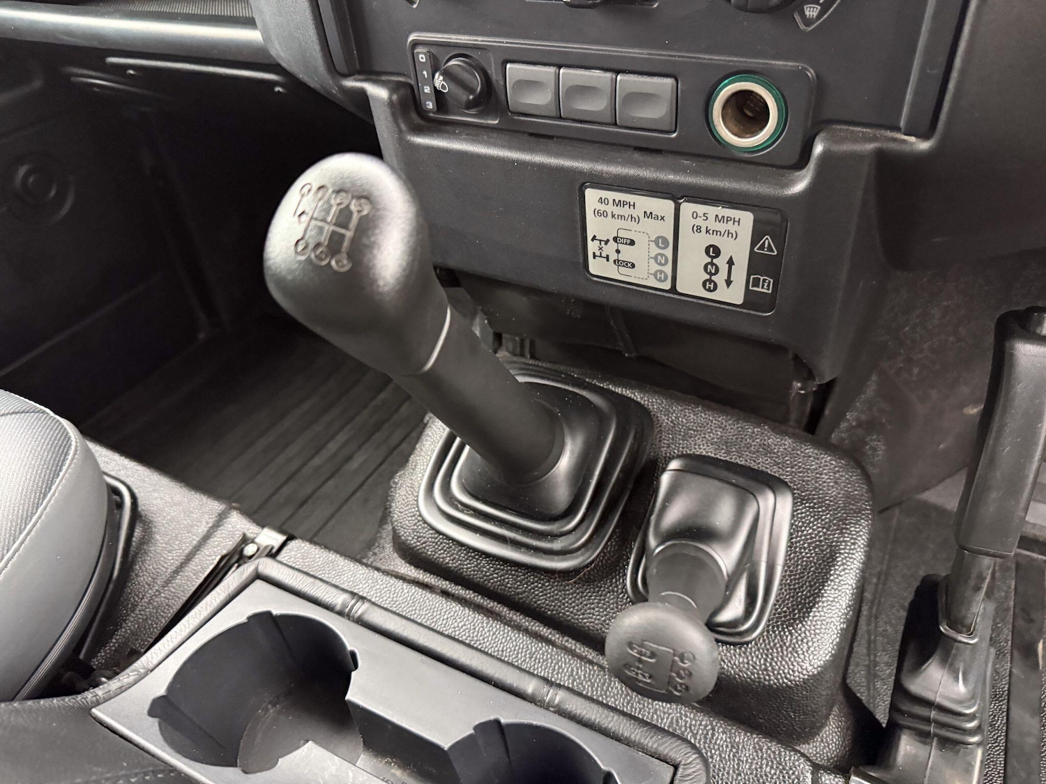 Used Land Rover Defender 110 2016 for sale - 76786810: Photo 21