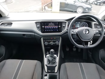 Used Volkswagen T-Roc 2020 for sale - 77366142: Photo