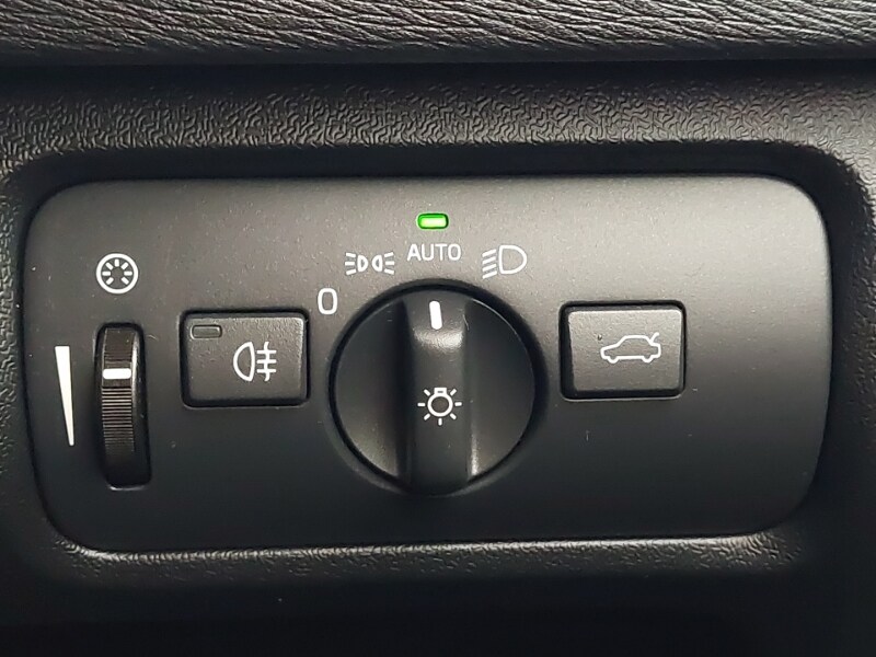 Used Volvo V40 2018 for sale - 77816549: Photo 18