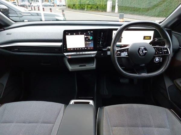 Used Renault Megane E Tech 2024 for sale - 76297919: Photo 2