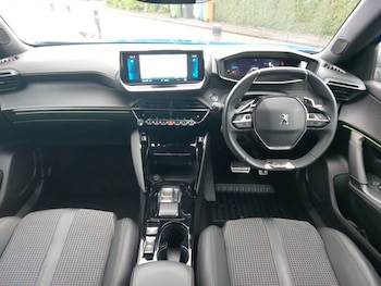 Used Peugeot 2008 2023 for sale - 76258274: Photo 2