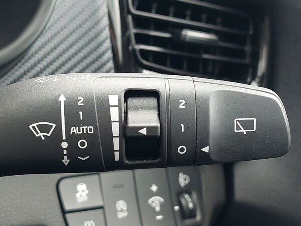 Used Kia Stonic 2023 for sale - 76083254: Photo 14
