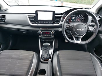 Used Kia Stonic 2023 for sale - 76083254: Photo 2