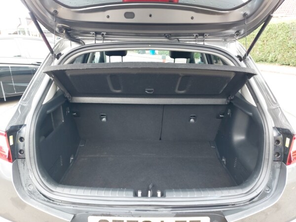 Used Kia Stonic 2023 for sale - 76083254: Photo 8