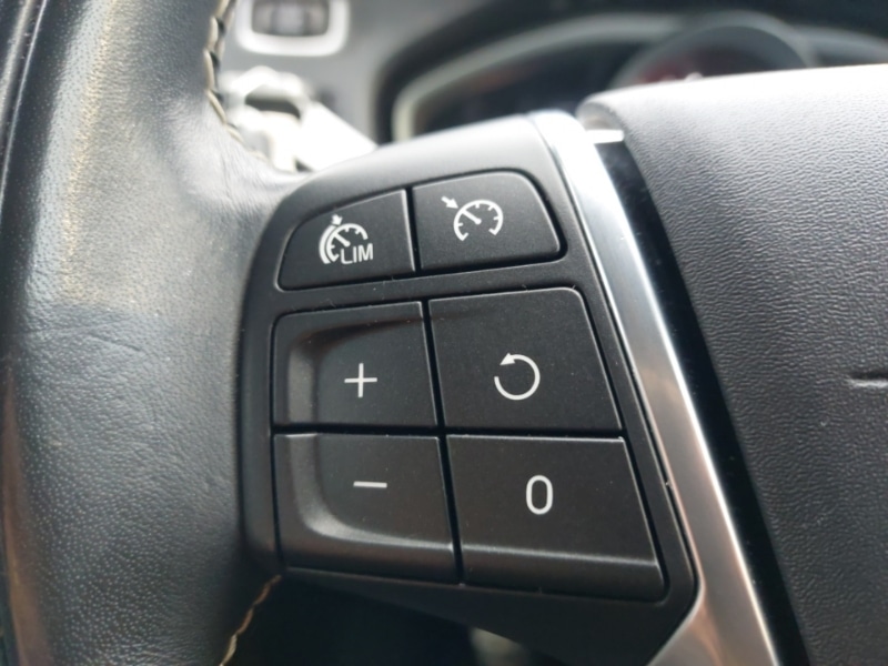 Used Volvo V40 2018 for sale - 77771664: Photo 16