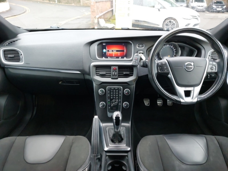 Used Volvo V40 2018 for sale - 77771664: Photo 2